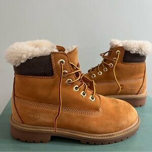 Youth 1.5 Timberland Classic weather resistant laceup boots faux shearling rim